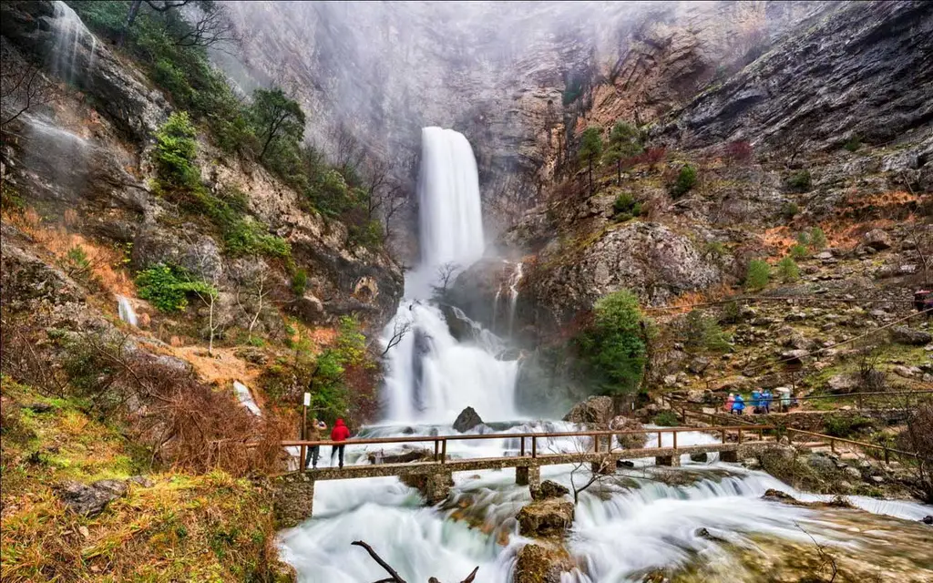 El reventón del nacimiento de los chorros del río mundo en Riópar